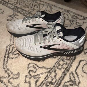 Brooks Adrenaline GTS Sneakers in Gray and Black